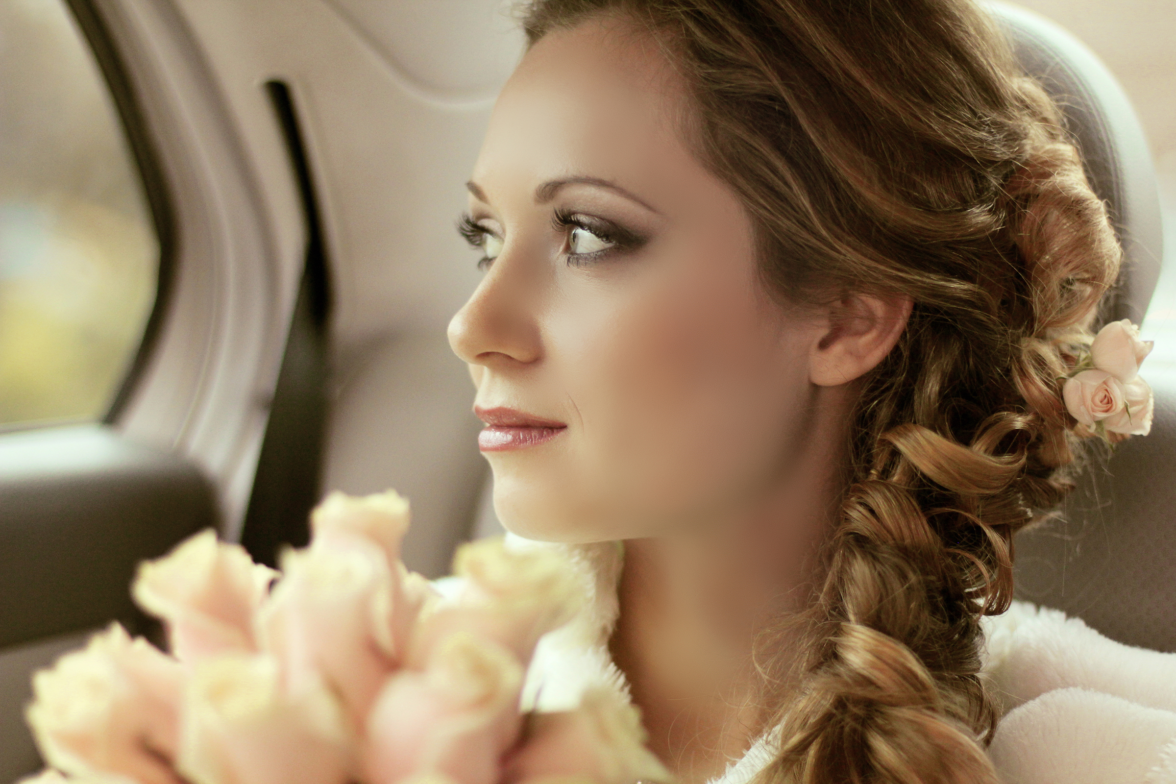 Beautiful bride woman portrait with bridal bouquet posing in her wedding day