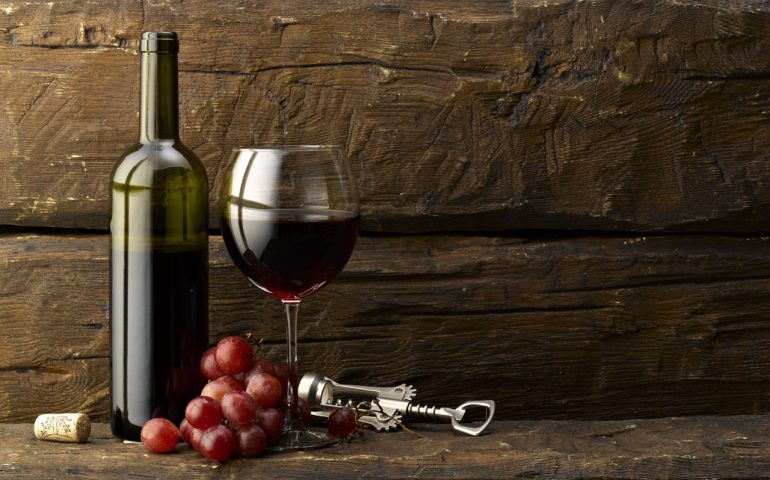 grapes-bottle-and-glass-of-red-wine