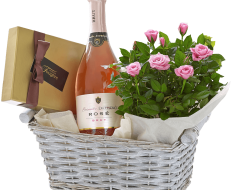 Luxury Red Wine Gift Basket 03 Luxury Red Wine Gift Basket 03
