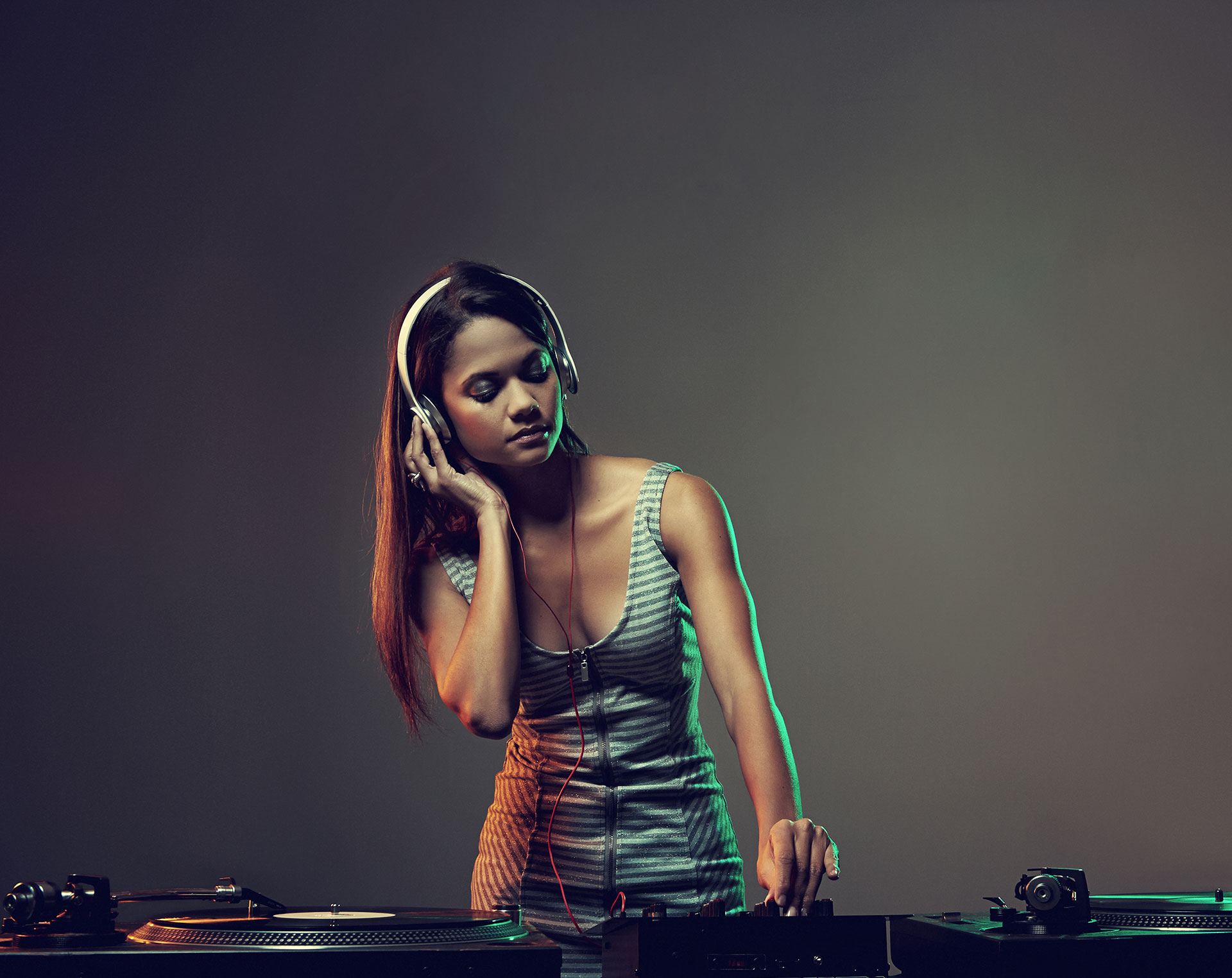 DJ STRANGER