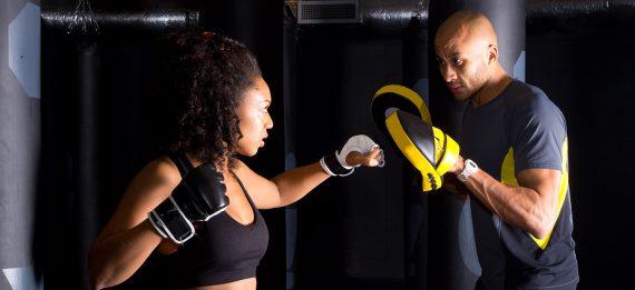 How does a Dutch kickboxing differ from the mainstream kickboxing?