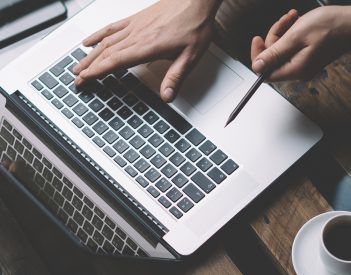 Risks & Rewards Of Investing In Bitcoin. Pros and Cons of Cryptocurrency